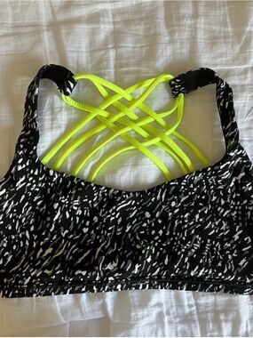 lululemon free to be wild animal Neon Yellow size 6